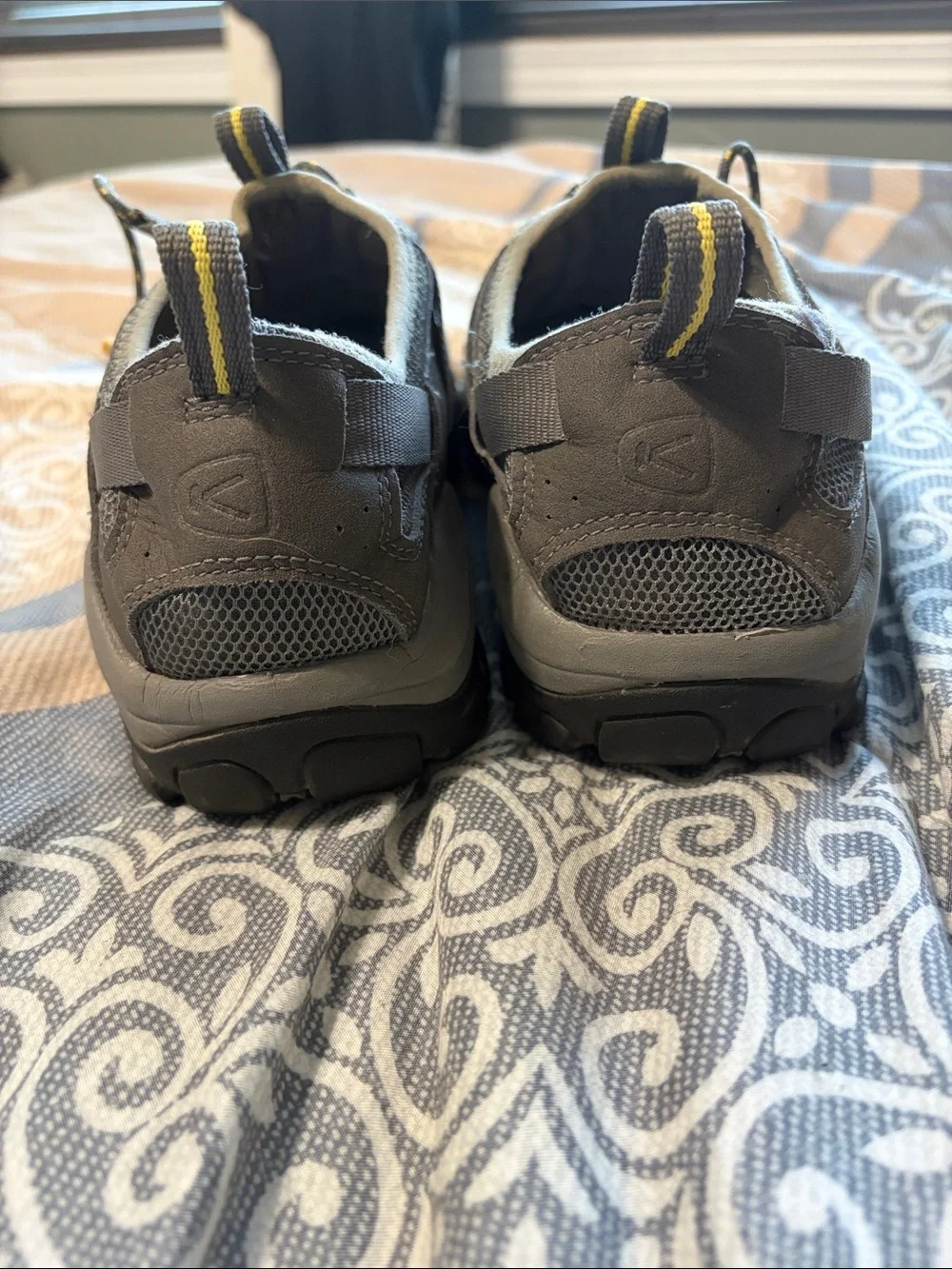KEEN McKenzie Shoes Men's Size 9.5 Outdoor Black/Gray Waterproof Performance